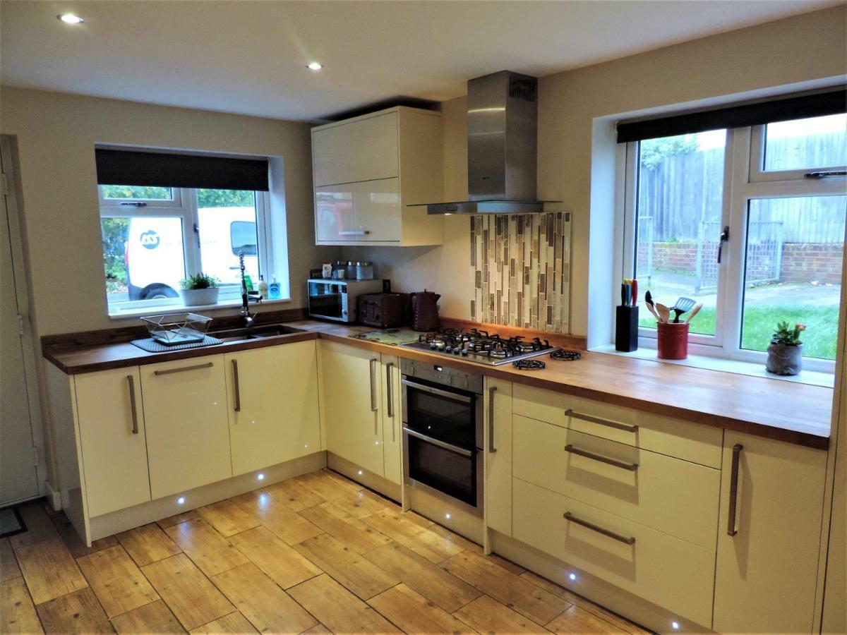 3 Bed Farnborough Air Accommodation Buitenkant foto